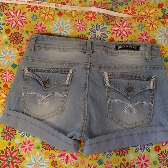 1220 Size 13j Red Rivet Jean Shorts - Picture 3 of 3